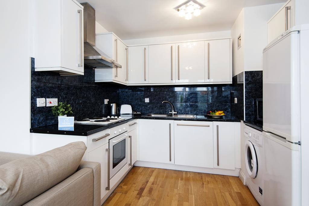 The Cromwell Road Sherborne Court * Londra