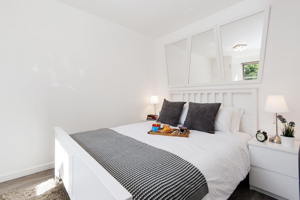 The Cromwell Road Sherborne Court Londra