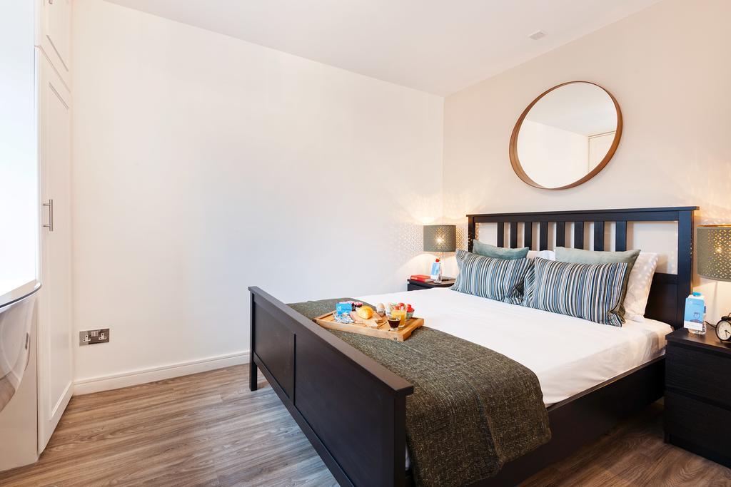The Cromwell Road Sherborne Court Londra